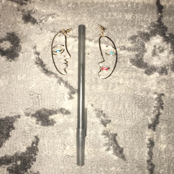 Brand new face earrings - Picture 3 of 3